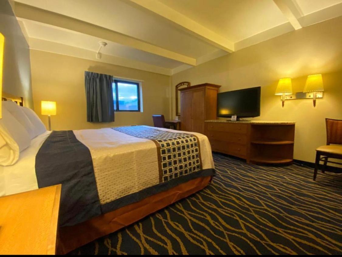 Economy Inn North Randall Eksteriør bilde