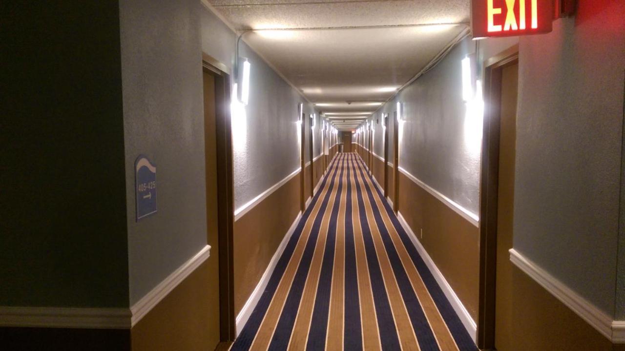 Economy Inn North Randall Eksteriør bilde